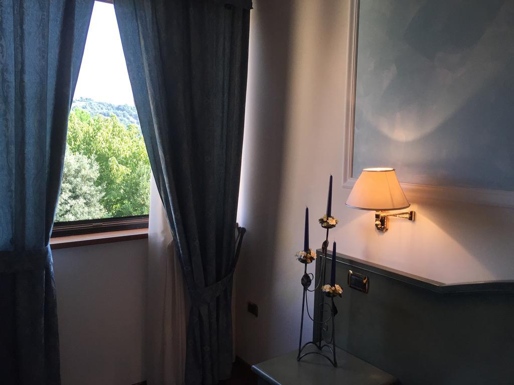 Oscar E Amorina Montegiorgio Zimmer foto