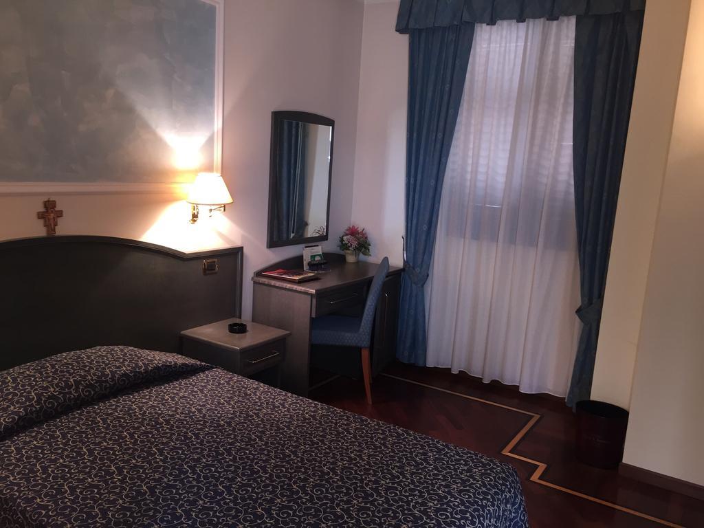 Oscar E Amorina Montegiorgio Zimmer foto